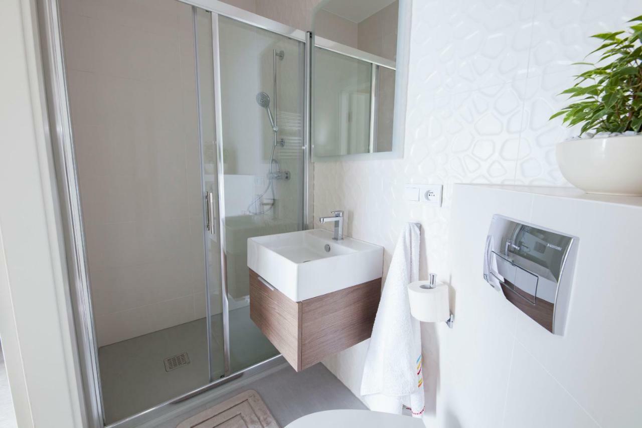 Raval Apartments - Soft Black Rewal Luaran gambar